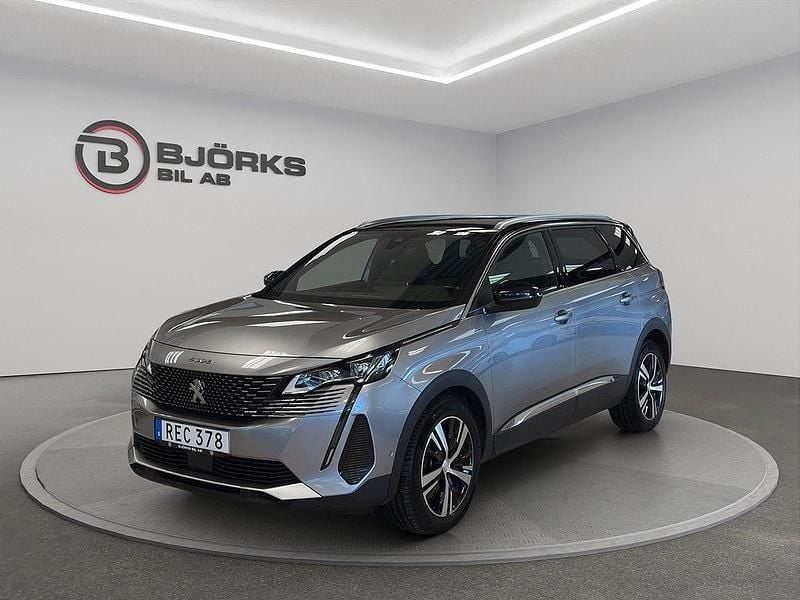 Grå Begagnad 2020 Peugeot 5008 GT-line Minibuss | 278 500 kr (Marknadspris) - Bild 1/4