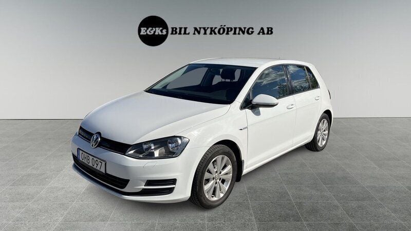 Vit Begagnad 2016 VW Golf VII Halvkombi | 110 000 kr (Superpris) - Bild 1/4