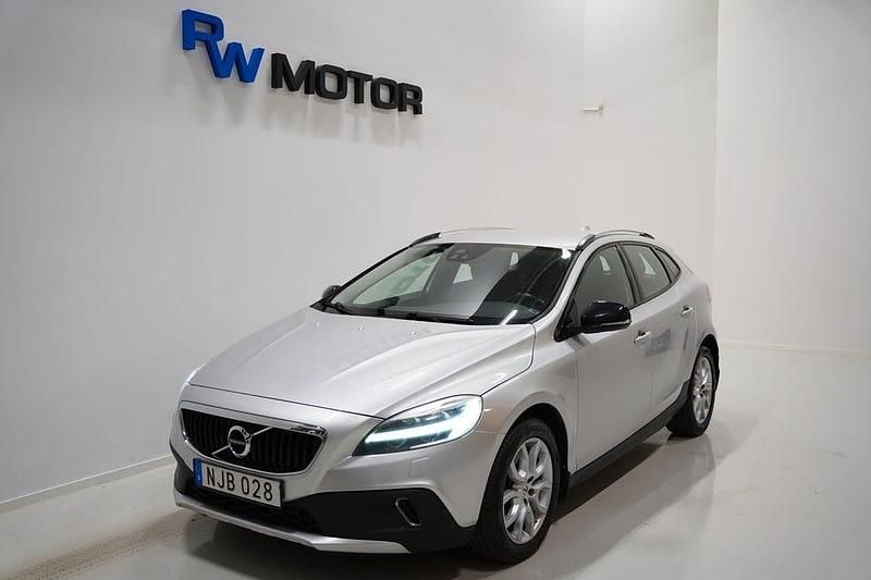 Begagnad Volvo V40 CC Summum 120 HK (88 kW) 2017 Silver Kombi