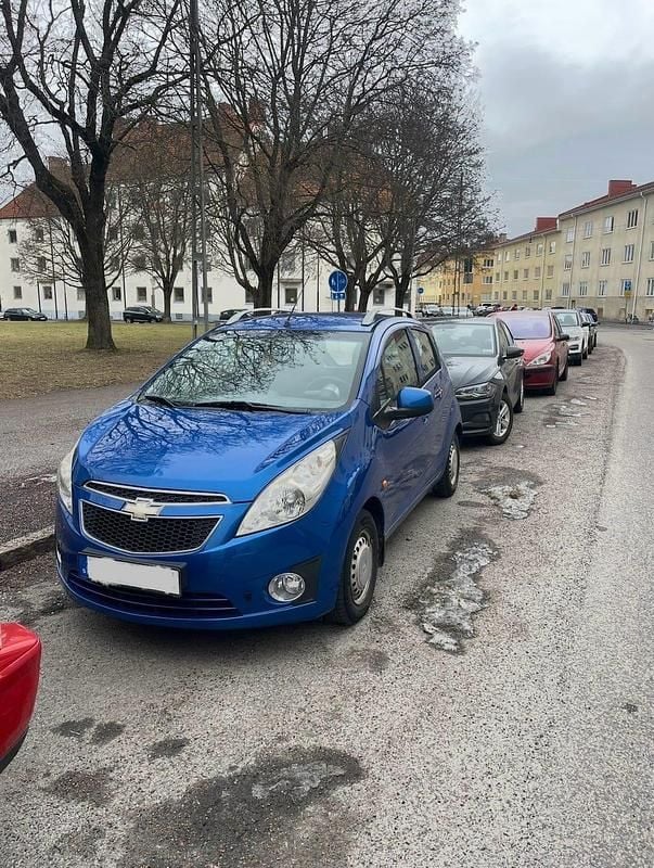 Blå Begagnad 2010 Chevrolet Spark Halvkombi | 23 000 kr (Marknadspris) - Bild 1/4