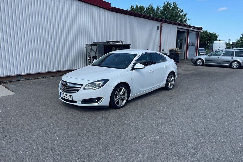 Vit Begagnad 2014 Opel Insignia Halvkombi | 59 500 kr (Marknadspris) - Bild 1/4