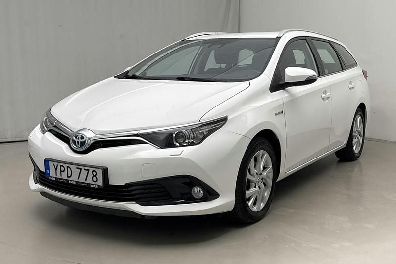 Vit Begagnad 2017 Toyota Auris Active | 169 900 kr - Bild 1/4