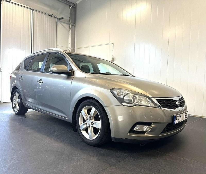 Silver Begagnad 2010 Kia Ceed 3 Kombi | 34 900 kr (Bra pris) - Bild 1/4