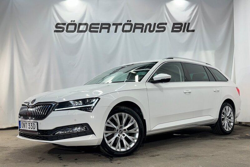 Vit Begagnad 2021 Skoda Superb Active Kombi | 274 900 kr (Marknadspris) - Bild 1/4