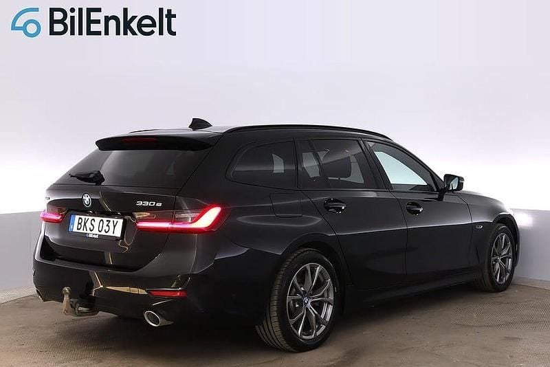 Begagnad BMW 330e Sport Line 184 HK (135 kW) 2021 Svart Kombi