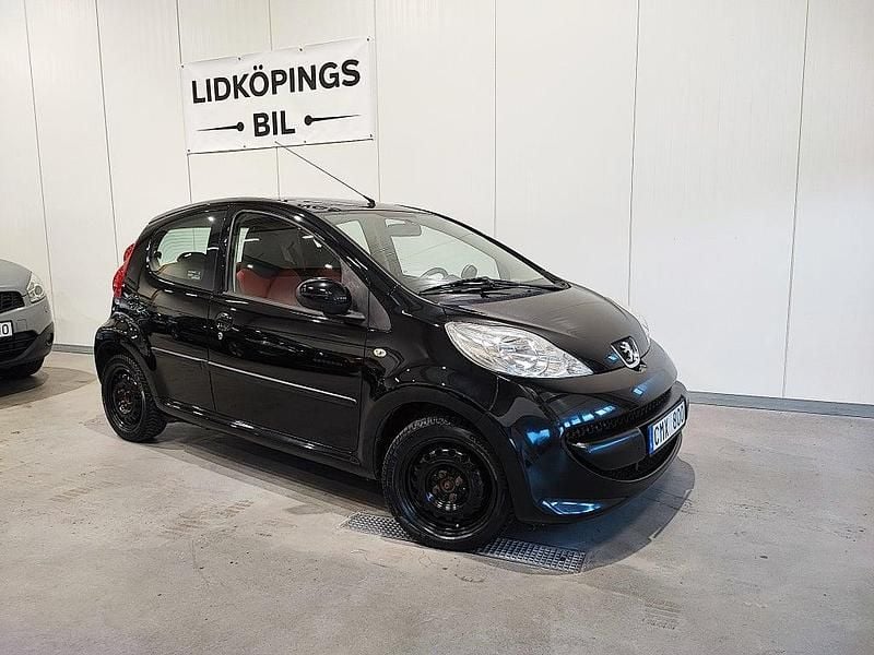 Svart Begagnad 2008 Peugeot 107 Halvkombi | 39 000 kr (Lite dyr) - Bild 1/4