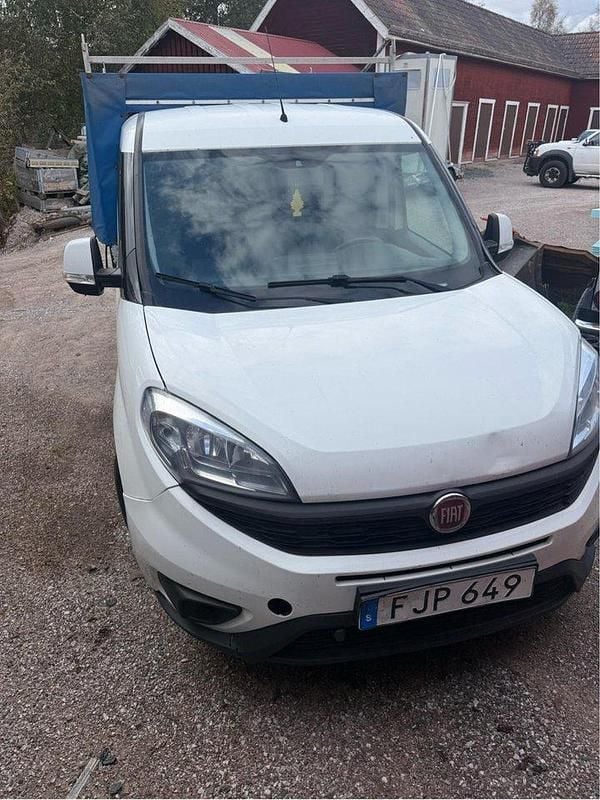 Vit Begagnad 2016 Fiat Doblò Minibuss | 60 000 kr (Superpris) - Bild 1/4