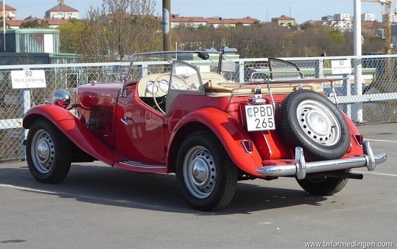 Begagnad MG TD 57 HK (41 kW) 1950 Röd Cab