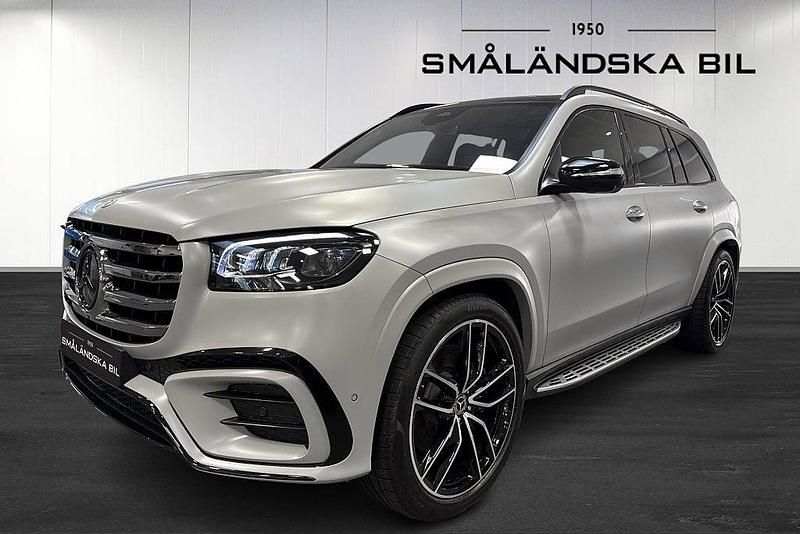 Grå Begagnad 2024 Mercedes GLS450 AMG line SUV | 1 099 000 kr (Marknadspris) - Bild 1/4