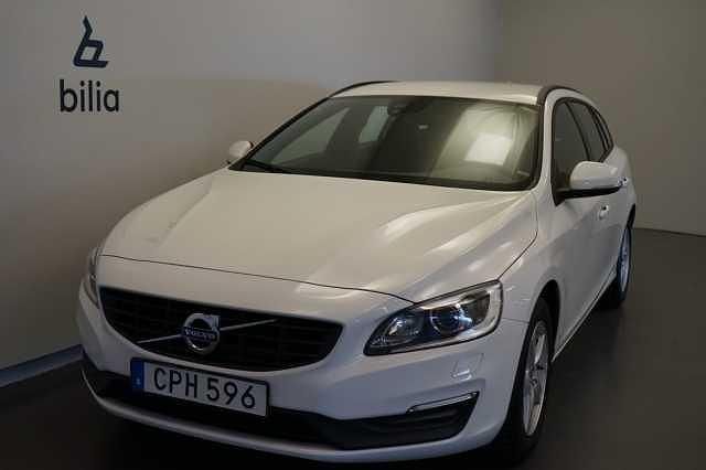 Vit Begagnad 2018 Volvo V60 Standard Kombi | 169 000 kr (Bra pris) - Bild 1/3