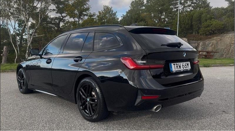 Svart Begagnad 2021 BMW 330e Kombi | 275 000 kr (Bra pris) - Bild 1/4