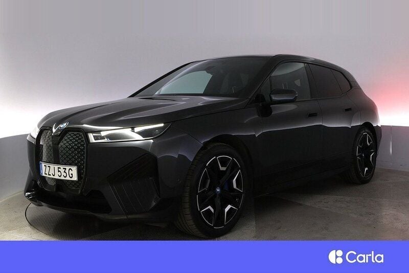 Grå Begagnad 2023 BMW iX Sport Line SUV | 747 900 kr (Marknadspris) - Bild 1/4