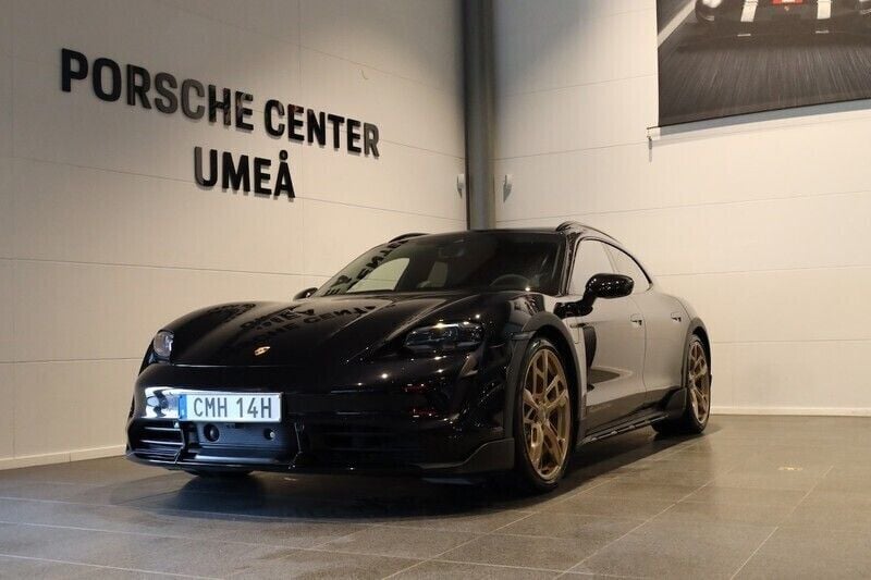 Svart Begagnad 2022 Porsche Taycan Turbo Cross Turismo Sedan | 1 295 000 kr - Bild 1/4