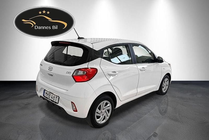 Begagnad Hyundai i10 Essential 67 HK (49 kW) 2022 Vit Halvkombi