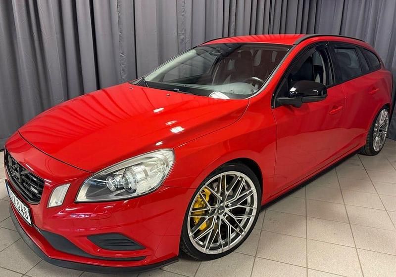 Röd Begagnad 2011 Volvo V60 R-Design Kombi | 99 900 kr (Dyr) - Bild 1/4