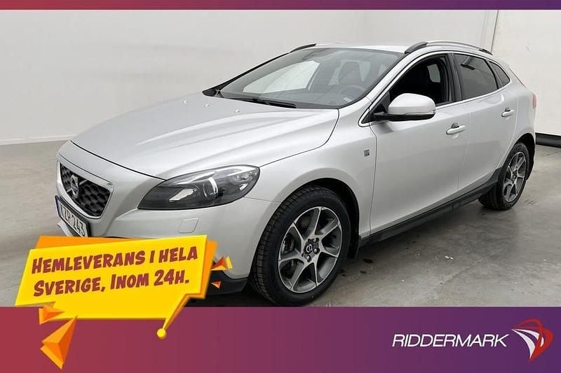 Silver Begagnad 2016 Volvo V40 CC Ocean Race Kombi | 159 800 kr (Marknadspris) - Bild 1/3