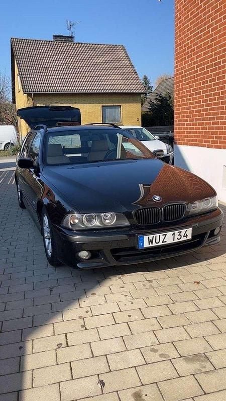 Svart Begagnad 2002 BMW 530 M Sport Kombi | 45 000 kr - Bild 1/4