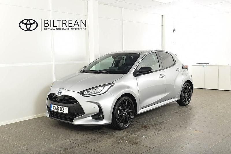Begagnad Toyota Yaris 2024 Silver Halvkombi