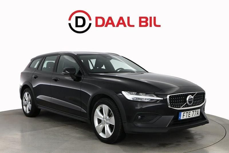 Begagnad Volvo V60 CC Core 197 HK (144 kW) 2022 Svart Kombi