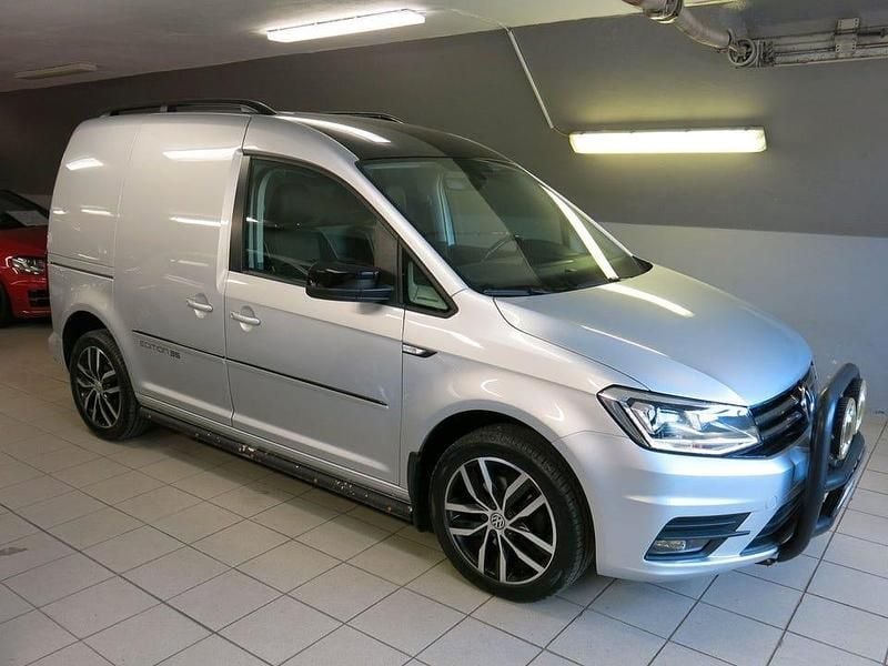 Flerfärgad (silver) Begagnad 2019 VW Caddy Exclusive Minibuss | 169 900 kr (Marknadspris) - Bild 1/4
