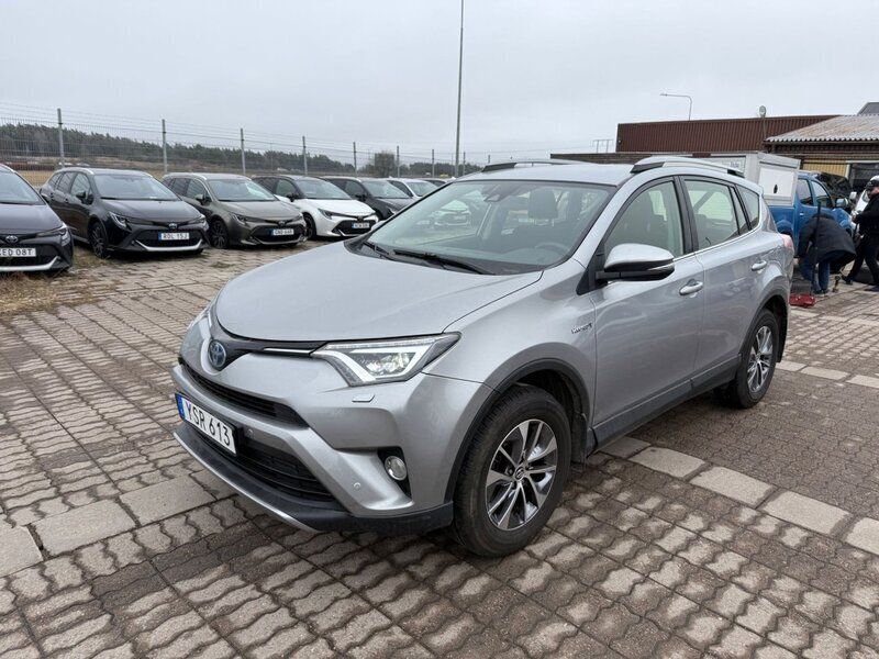 Silver Begagnad 2017 Toyota RAV4 Hybrid SUV | 159 900 kr (Marknadspris) - Bild 1/4
