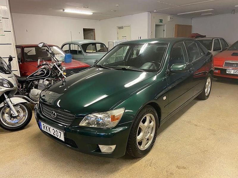 Begagnad Lexus IS200 155 HK (114 kW) 2000 Grön Sedan