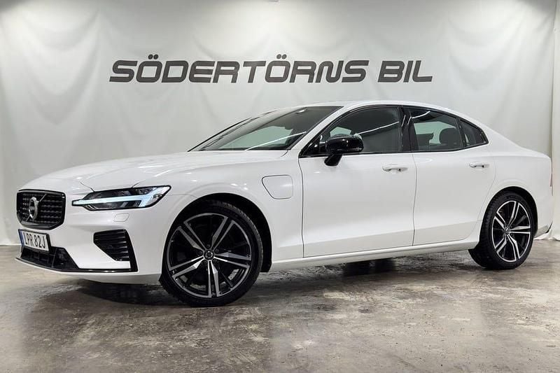 Begagnad Volvo S60 R-Design 390 HK (286 kW) 2021 Vit pearl metallic Sedan
