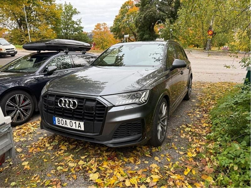 Grå Begagnad 2020 Audi Q7 S-Line SUV | 439 000 kr (Superpris) - Bild 1/4