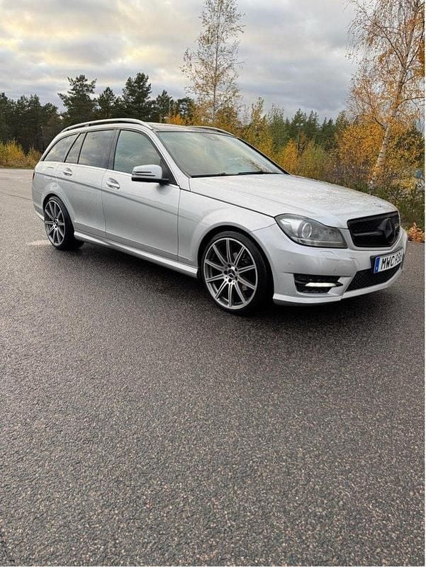 Silver Begagnad 2012 Mercedes C220 AMG Kombi | 120 000 kr (Lite dyr) - Bild 1/4
