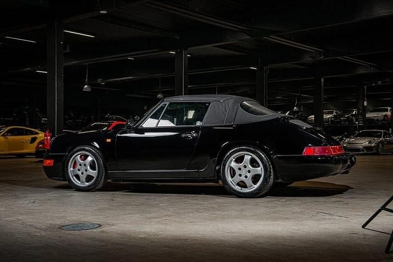 Begagnad Porsche 911 Carrera 250 HK (183 kW) 1992 Svart Cab