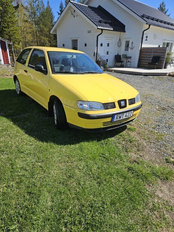 Gul Begagnad 2001 Seat Ibiza Halvkombi | 12 000 kr - Bild 1/4