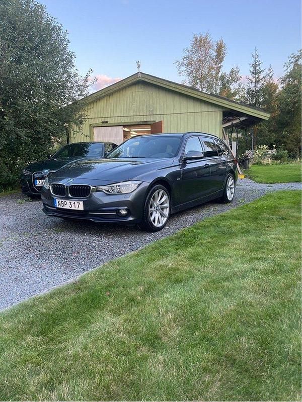 Grå Begagnad 2016 BMW 320 Sport Line Kombi | 210 000 kr (Marknadspris) - Bild 1/3