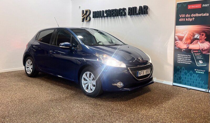 Mörkblå Begagnad 2012 Peugeot 208 Halvkombi | 49 900 kr (Marknadspris) - Bild 1/4
