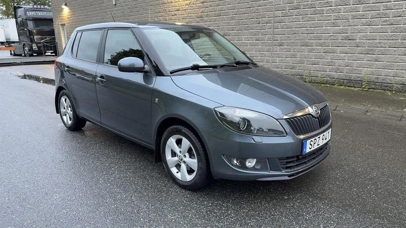 Silver Begagnad 2015 Skoda Fabia Halvkombi | 80 000 kr (Marknadspris) - Bild 1/4