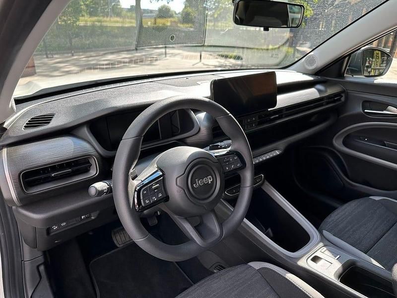 Begagnad Jeep Avenger Longitude 101 HK (74 kW) 2024 Vit SUV