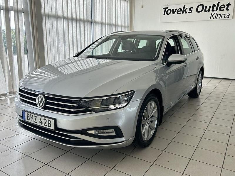 Silver Begagnad 2020 VW Passat Kombi | 249 900 kr (Marknadspris) - Bild 1/4