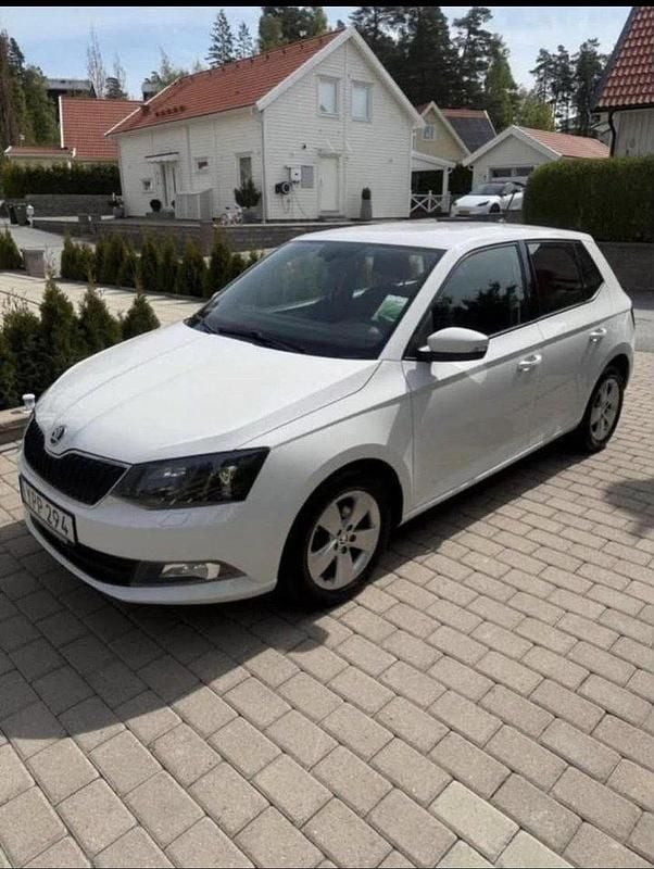 Vit Begagnad 2018 Skoda Fabia Style Halvkombi | 93 000 kr (Superpris) - Bild 1/4