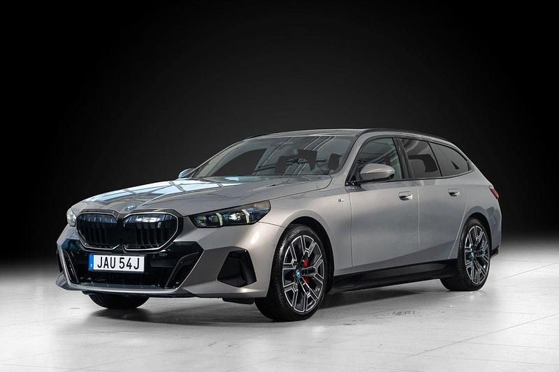 Begagnad BMW i5 M Sport 250 kW (340 HK) 2024 Grå Sedan