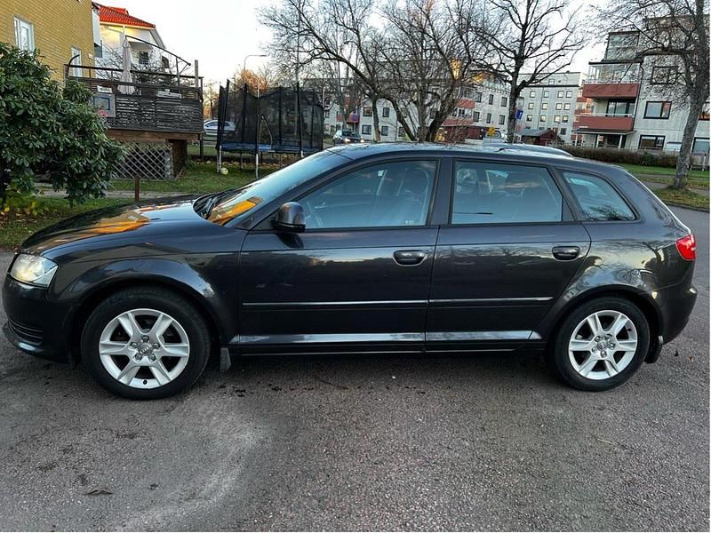 Grå Begagnad 2010 Audi A3 | 50 000 kr - Bild 1/4
