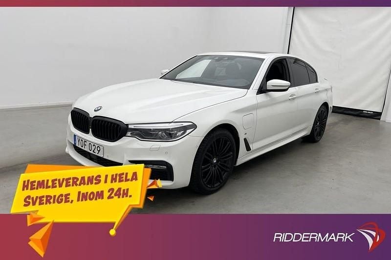 Vit Begagnad 2018 BMW 530 iPerformance Sedan | 279 800 kr (Lite dyr) - Bild 1/3