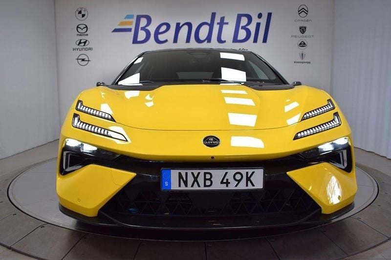 Begagnad Lotus Emeya 675 kW (918 HK) 2024 Solar yellow metallic Halvkombi