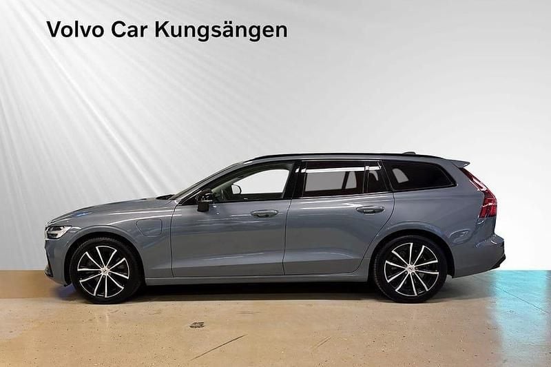 Begagnad Volvo V60 Plus 462 HK (339 kW) 2023 Grå Kombi