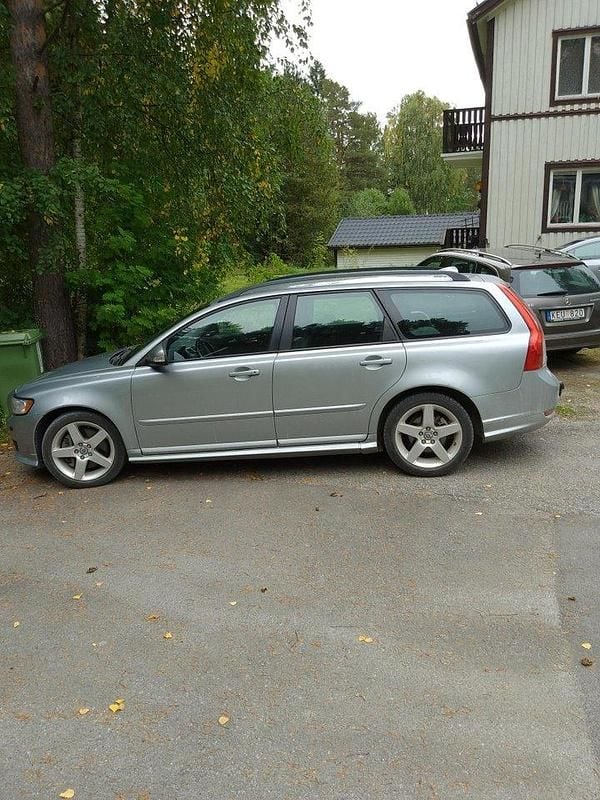 Silver Begagnad 2010 Volvo V50 R-Design Kombi | 58 000 kr (Lite dyr) - Bild 1/4