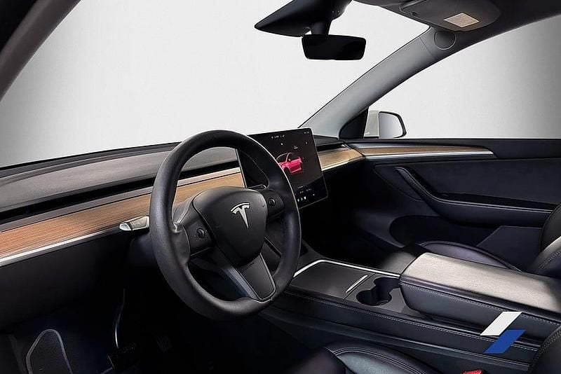 Begagnad Tesla Model Y Long Range AWD 378 kW (514 HK) 2023 Vit SUV