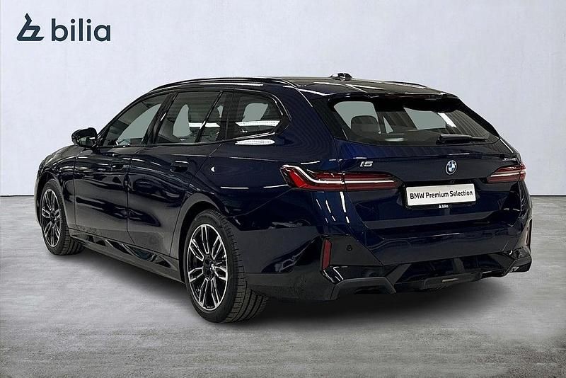 Begagnad BMW i5 M Sport 289 kW (394 HK) 2026 Blå Kombi
