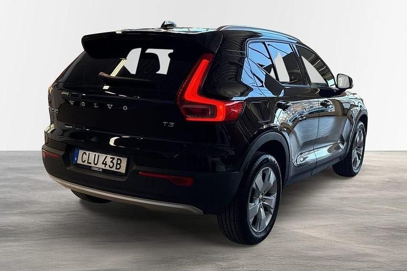 Begagnad Volvo XC40 Momentum 165 HK (121 kW) 2020 Svart SUV