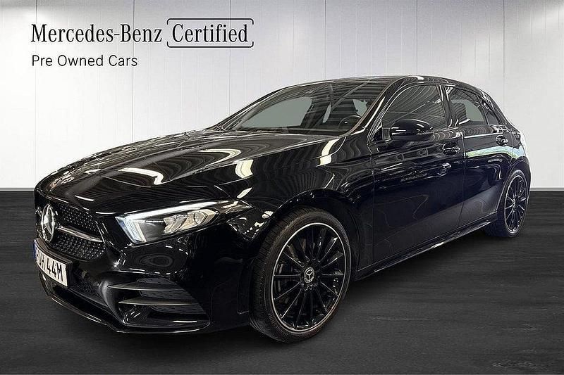Svart Begagnad 2022 Mercedes A250 AMG Halvkombi | 289 000 kr (Superpris) - Bild 1/4