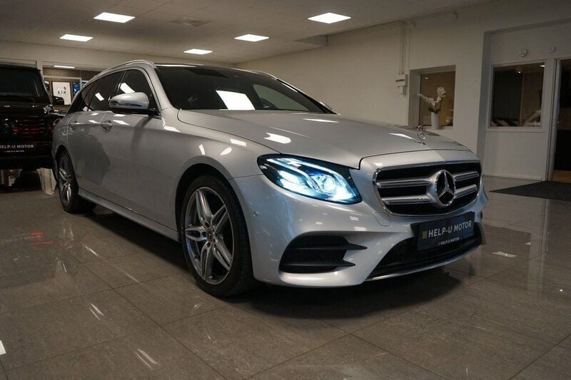 Silver Begagnad 2017 Mercedes E220 AMG Kombi | 299 000 kr (Marknadspris) - Bild 1/4