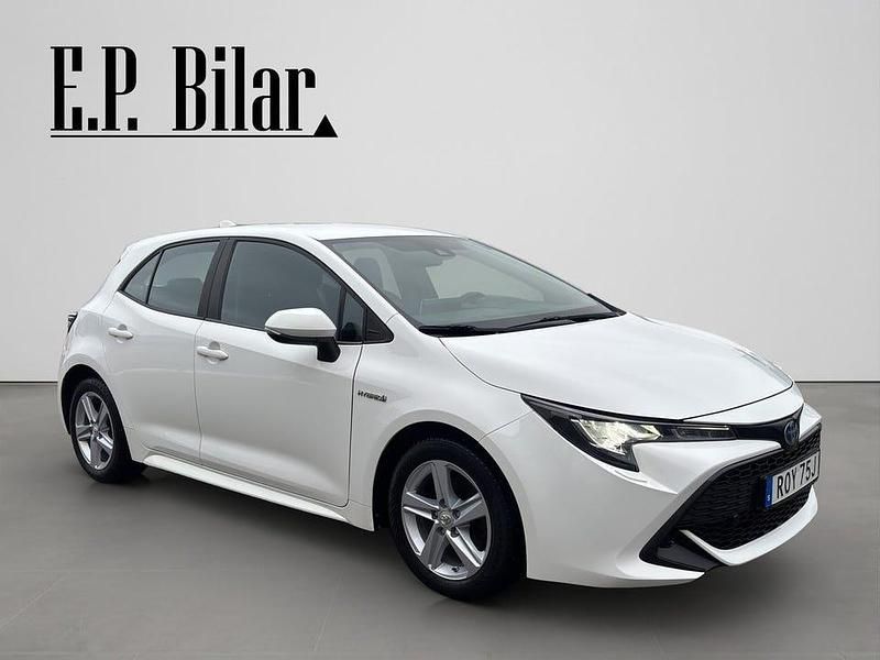 Begagnad Toyota Corolla Hybrid Active 122 HK (89 kW) 2020 Vit Halvkombi