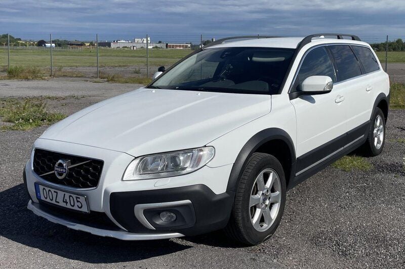 Vit Begagnad 2015 Volvo XC70 Momentum SUV | 98 000 kr (Superpris) - Bild 1/4